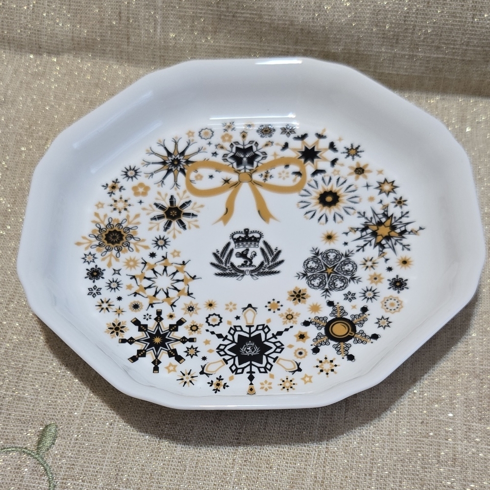 Wedgwood White and Gold Patterned Plate